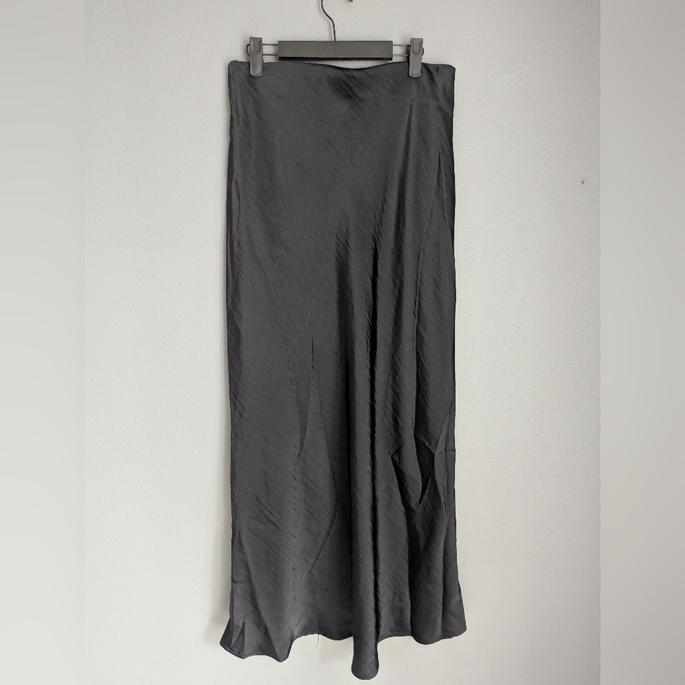 A new day black satin skirt size medium 15 x 42 - Picture 3 of 3